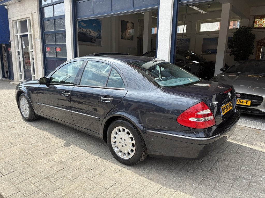 Mercedes-Benz E-Klasse 200 K. Elegance 1 EIGENAAR/NL AUTO, Auto's, Mercedes-Benz, Automaat, Achterwielaandrijving, Gebruikt, 4 cilinders