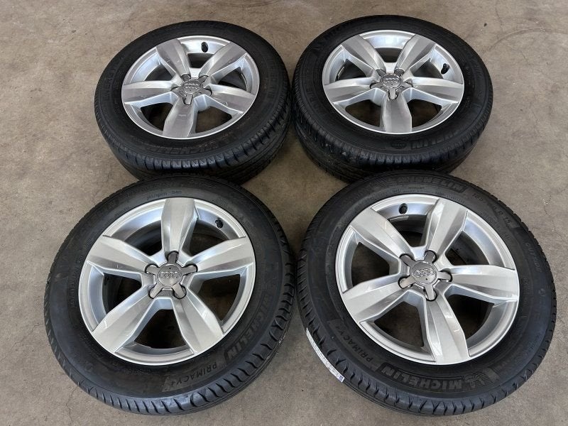 15 inch originele velgen + zomerbanden Audi A1 8XA601025, 15 inch, -, -, Banden en Velgen