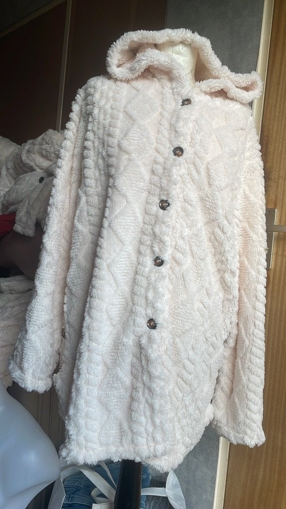 Zachte witte dames winterjas met ruit- en kabelpatroon, Ophalen of Verzenden, Nieuw, Maat 46/48 (XL) of groter, Overige kleuren