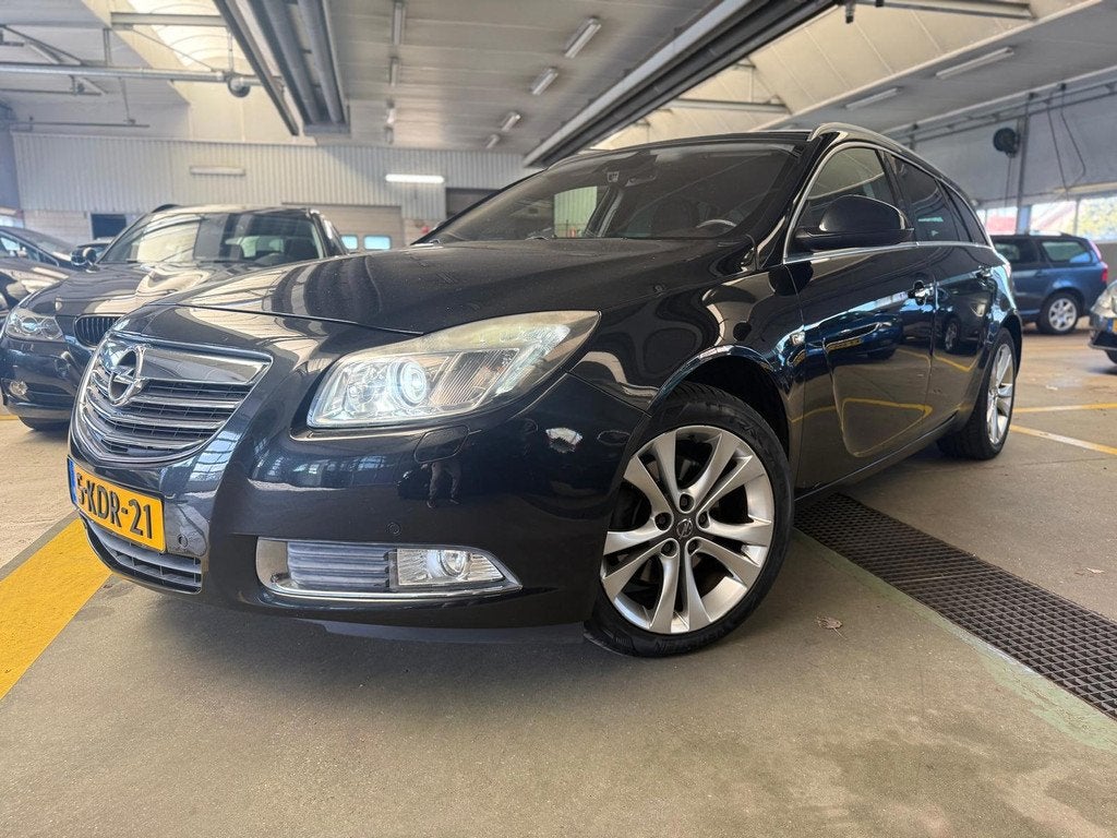 Opel Insignia Sports Tourer 2.0 CDTI Cosmo | Automaat | LMV, Auto's, Opel, Euro 5, 4 cilinders, Leder en Stof, Zwart