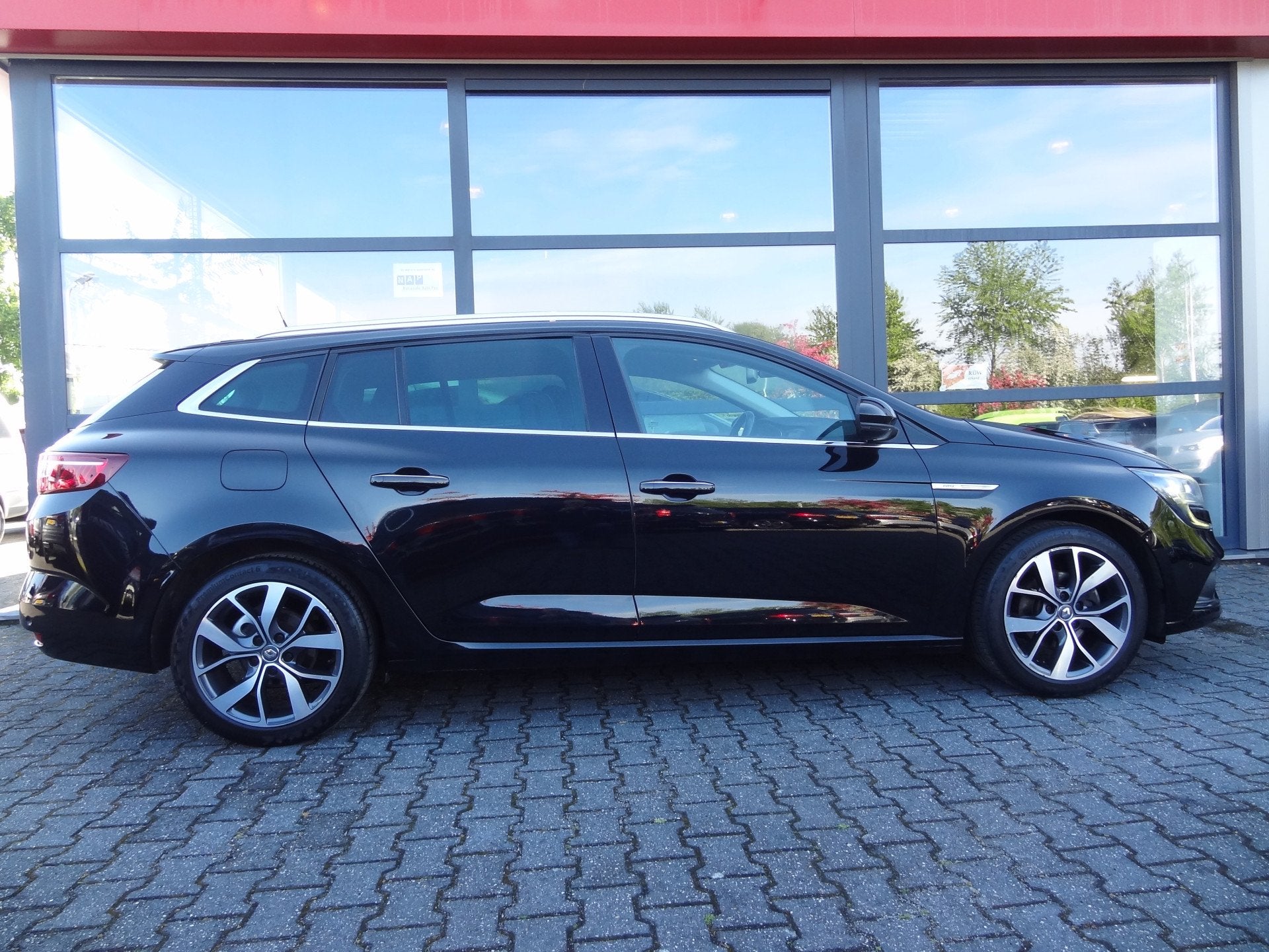 Renault Mégane Estate 1.2 TCe Bose | NL-AUTO | TREKHAAK | C, Voorwielaandrijving, Gebruikt, 4 cilinders, Origineel Nederlands