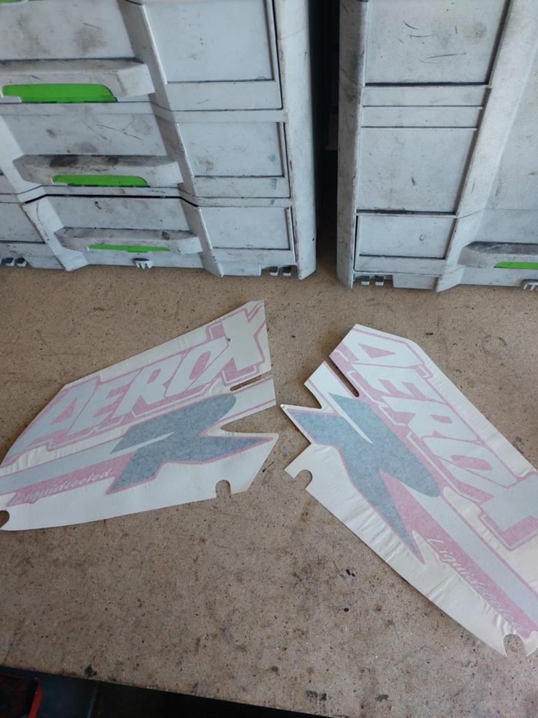 Aerox stickers  links en rechts, Fietsen en Brommers, Ophalen of Verzenden, Nieuw, Overige typen, Yamaha