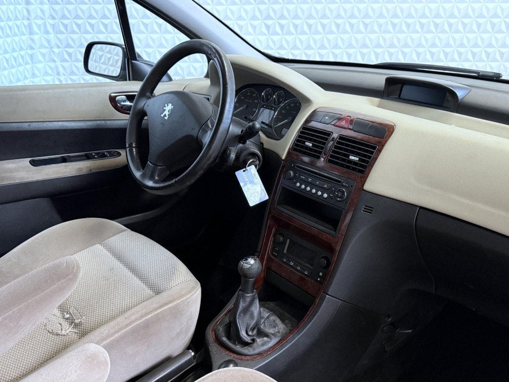 Peugeot 307 1.6-16V XT Airco Clima Cruise Trekhaak (2006), Auto's, Peugeot, Voorwielaandrijving, Stof, Gebruikt, Beige