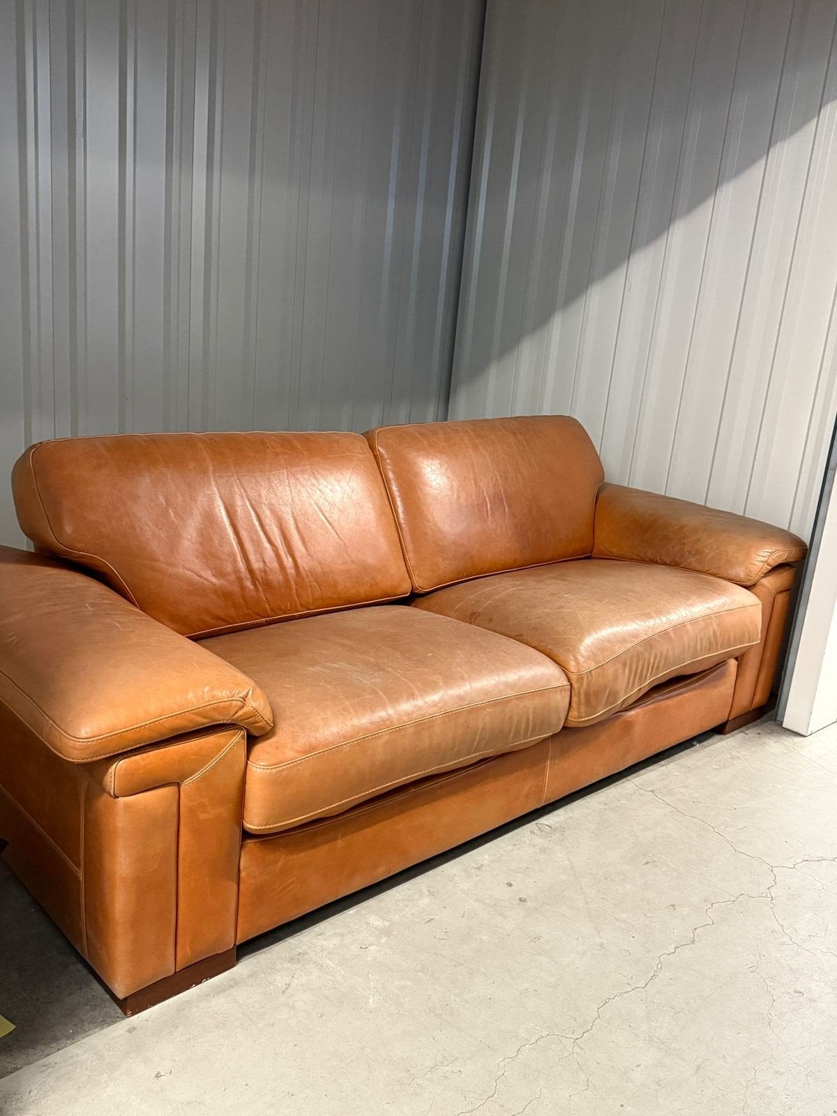 Vintage cognac kleur bank, Huis en Inrichting, Banken | Bankstellen, Ophalen, Gebruikt, Driepersoons, Rechte bank