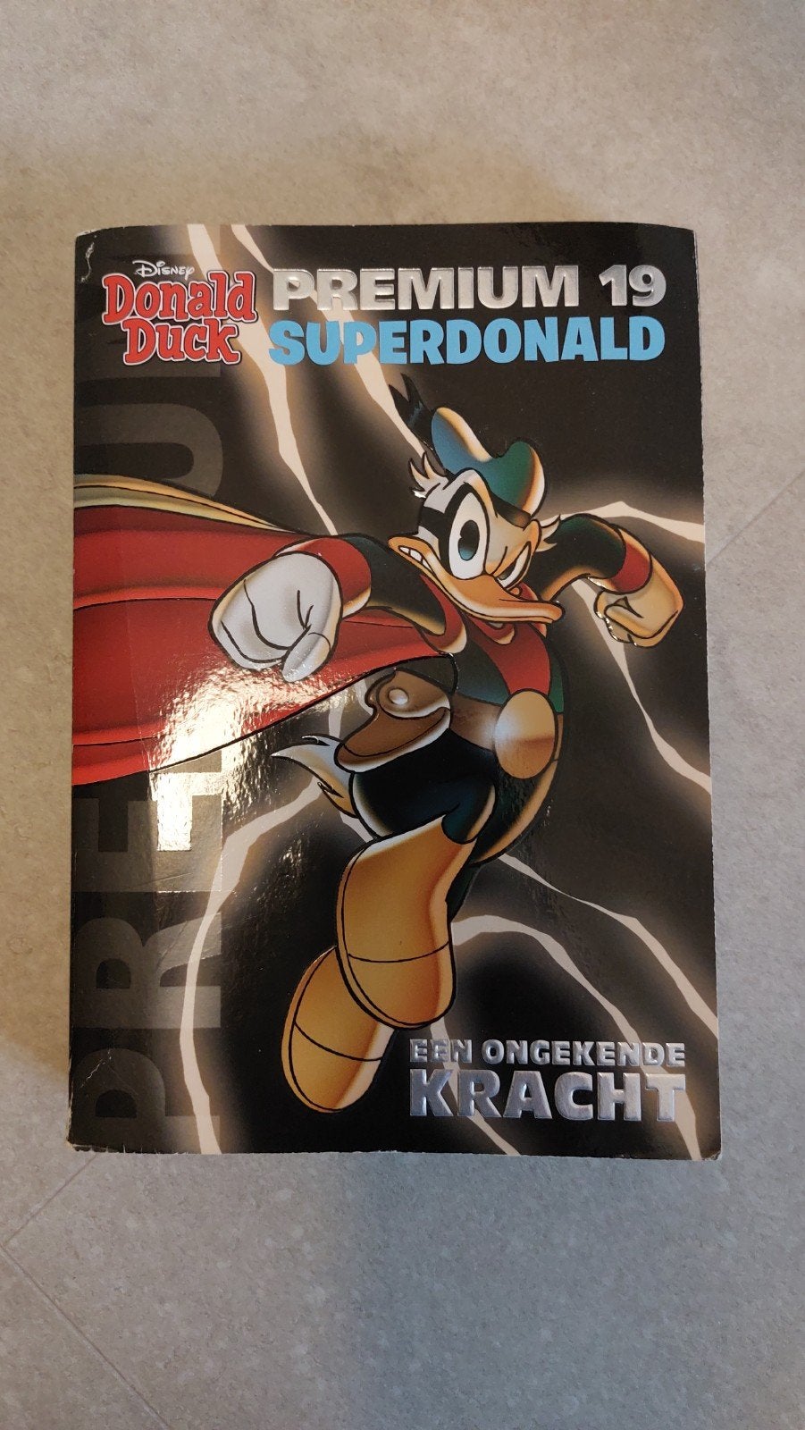 Donald Duck Premium 19 Superdonald - Lichte rugbeschadiging, Eén stripboek, Ophalen of Verzenden, Gelezen