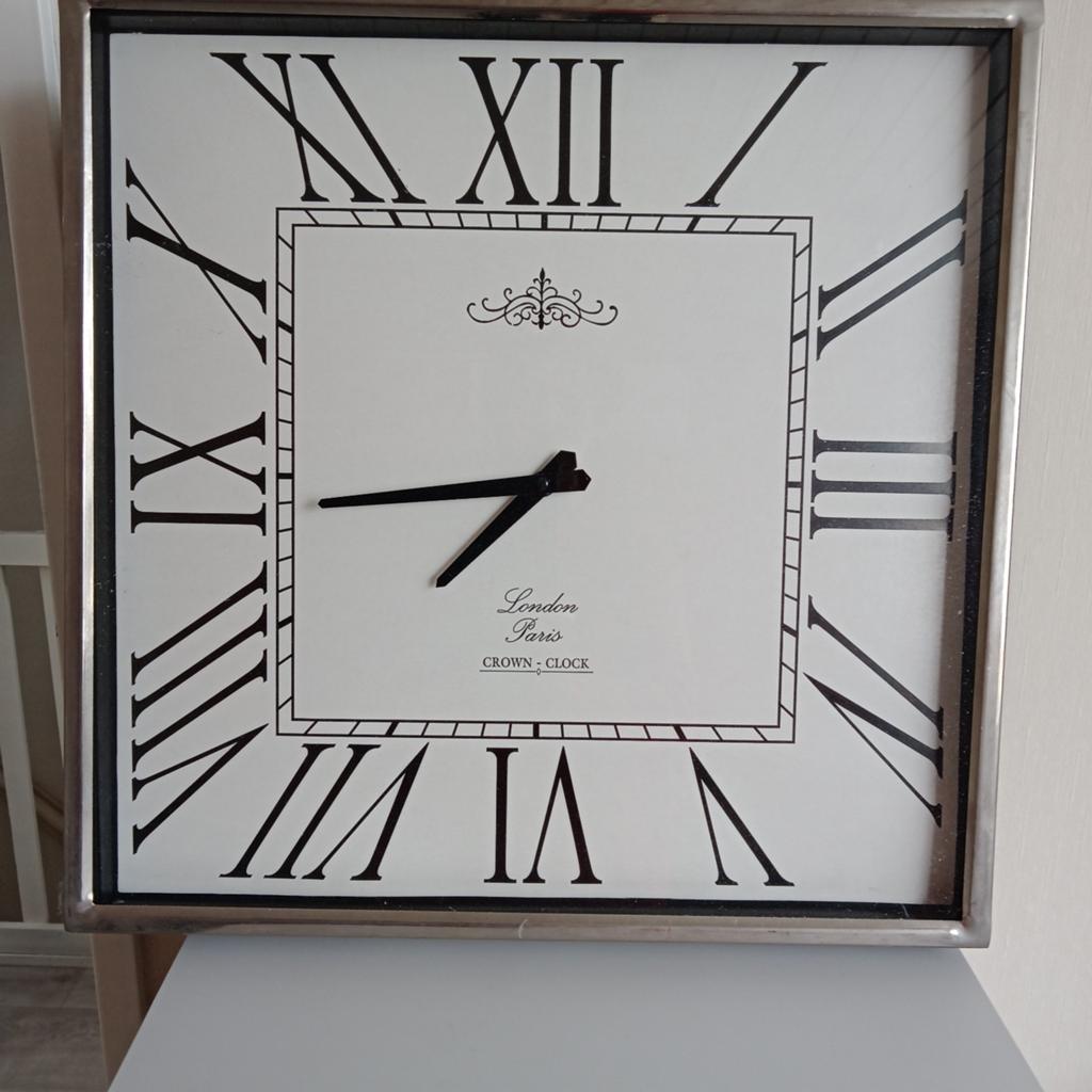 Moderne vierkante wandklok !, Huis en Inrichting, Lampen | Overige, Ophalen, Zo goed als nieuw, Modern, Klassiek