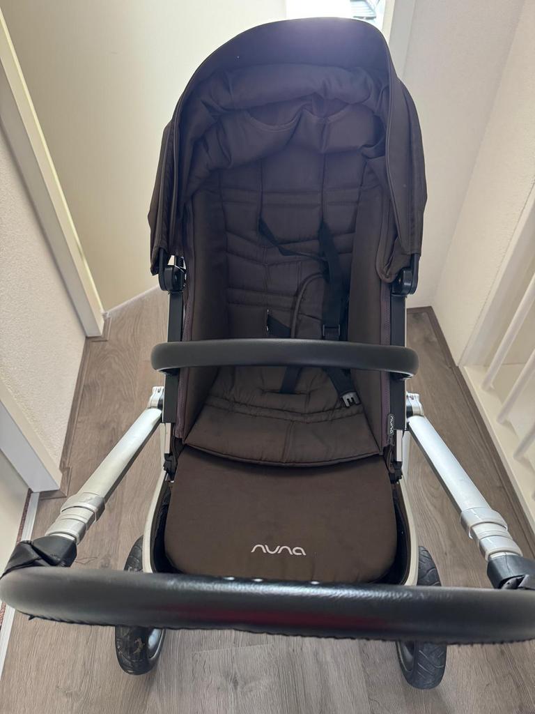 Chocoladebruine Nuna kinderwagen incl. wandelwagen en acce., Ophalen, Gebruikt, Overige merken, Verstelbare rugleuning