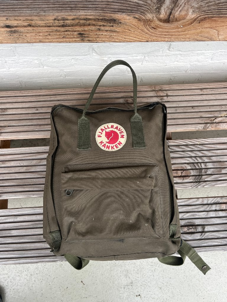 Fjallraven Kanken donkergroen, Overige merken, Gebruikt, 25 tot 40 cm, Ophalen of Verzenden