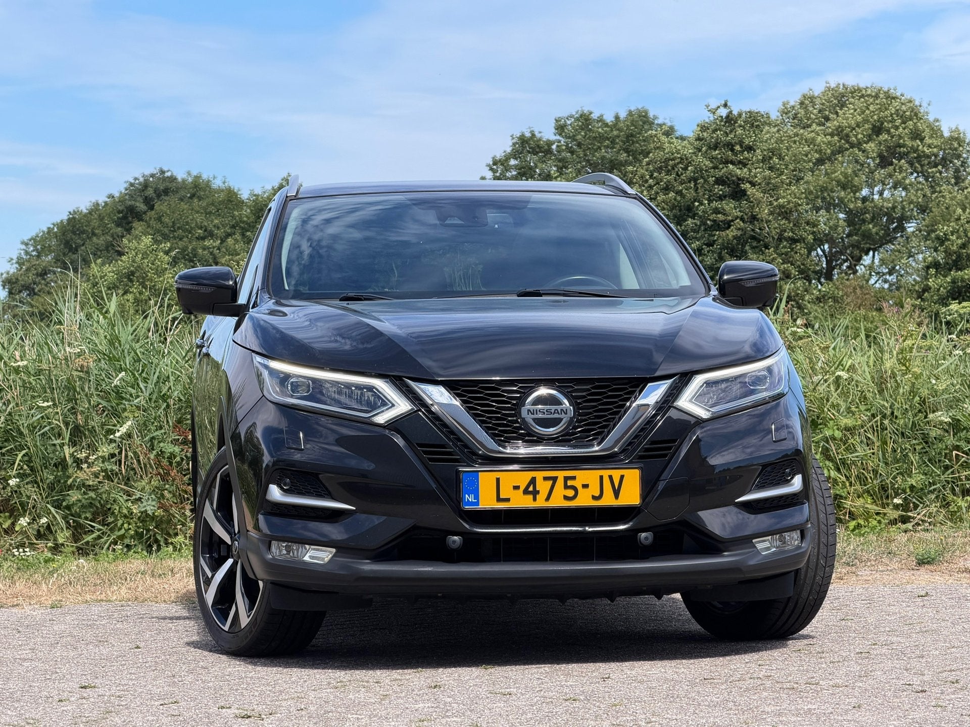 Nissan Qashqai 1.3 DIG-T Tekna + Automaat - Brilliant Black, Auto's, Gebruikt, 4 cilinders, 1290 kg, Zwart