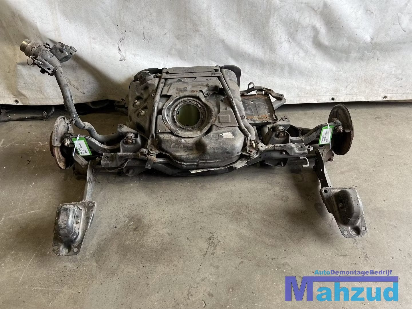VW GOLF 7 GTE HYBRID Achteras brandstoftank 2012-2021, Gebruikt, Volkswagen, Volkswagen AG, Berliner Ring 2
38440  Wolfsburg, DE