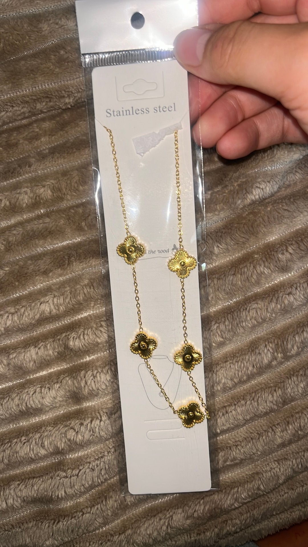 Gold klavertjes ketting, Verzamelen, Boekenleggers, Ophalen of Verzenden, Zo goed als nieuw