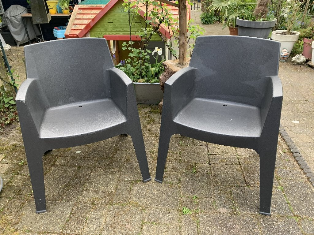 Twee stapelbare donkergrijze kubus tuinstoelen, Ophalen, Grijs, Kunststof, Twee
