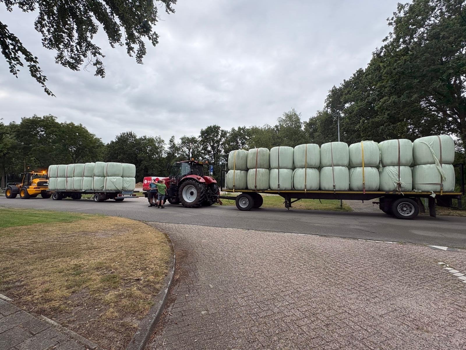 Ronde balen hooi in folie - ca. 350 kg per stuk, Ophalen