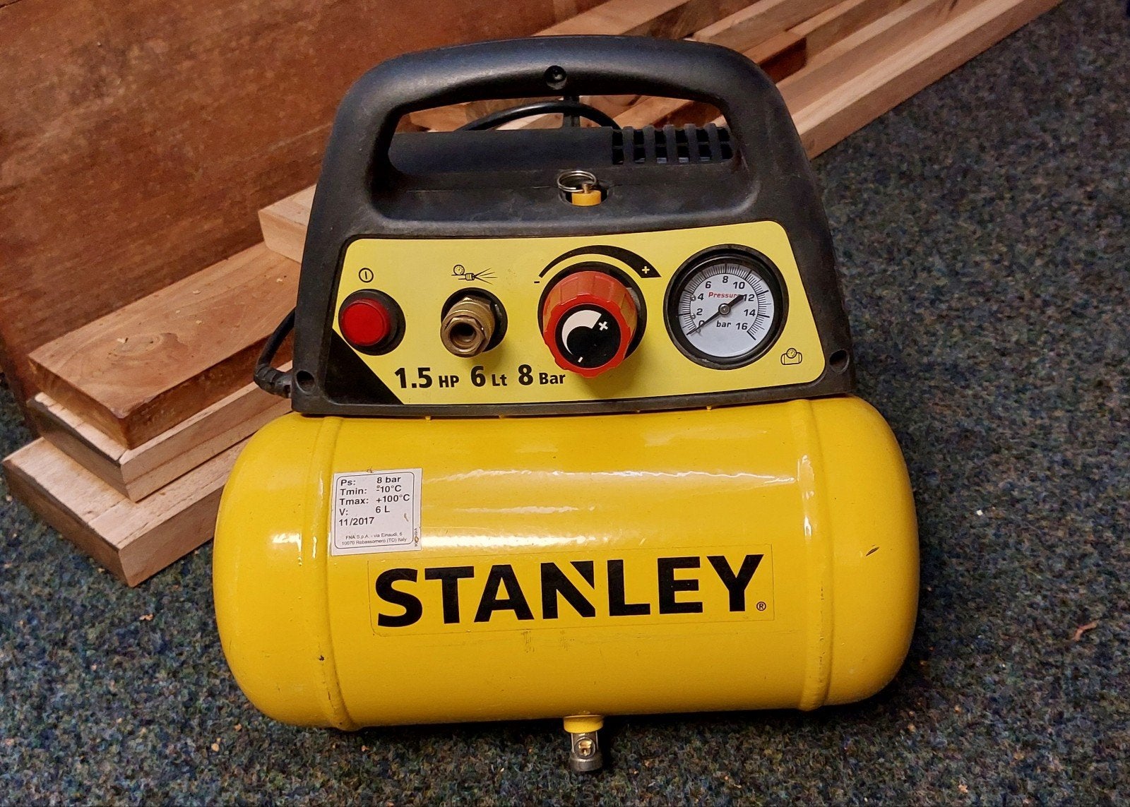 Stanley Luchtcompressor 1.5 HP 6L 8 Bar, Doe-het-zelf en Verbouw, Ophalen, Gebruikt, 6 tot 10 bar, Minder dan 25 liter