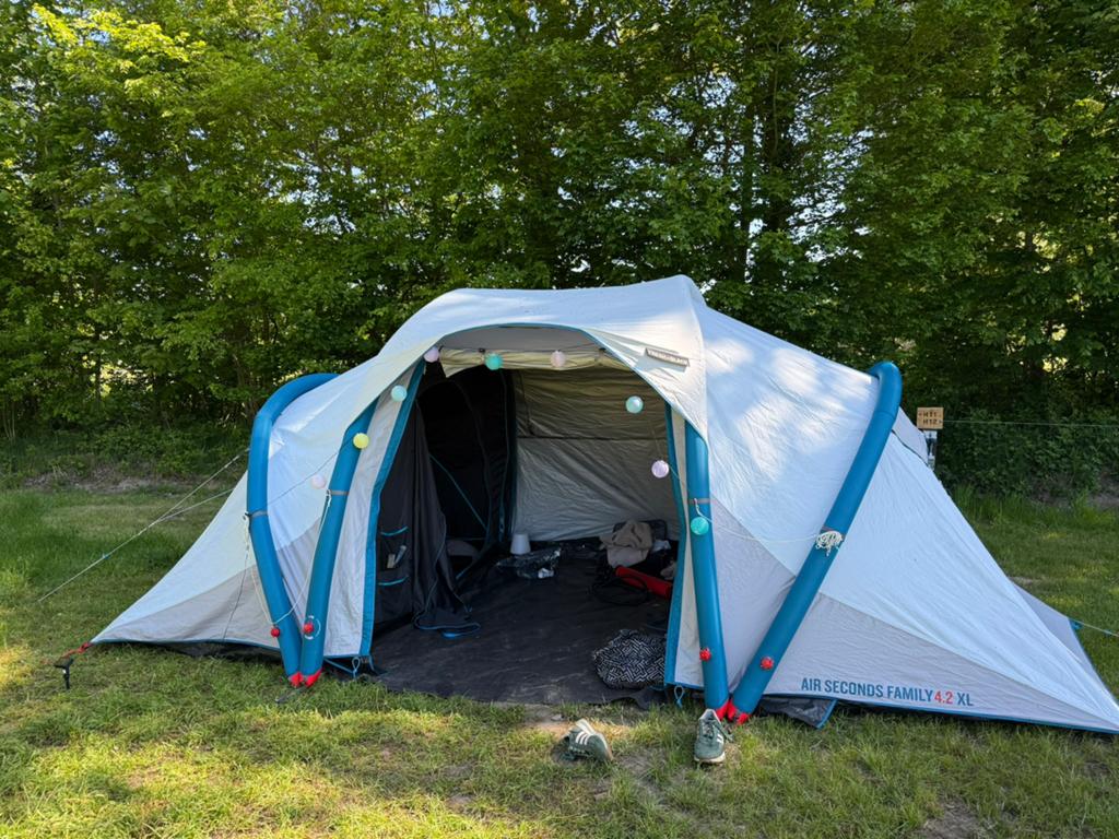 Quechua Air Seconds 4.2 Fresh & Black (4 pers) + Air Base, Caravans en Kamperen, Tenten, Ophalen, Nieuw, Tot en met 4
