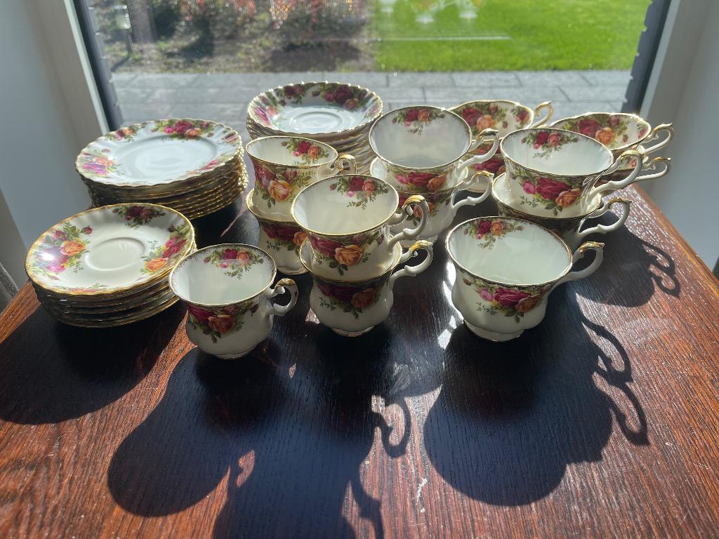 royal Albert servies old country roses, Ophalen of Verzenden