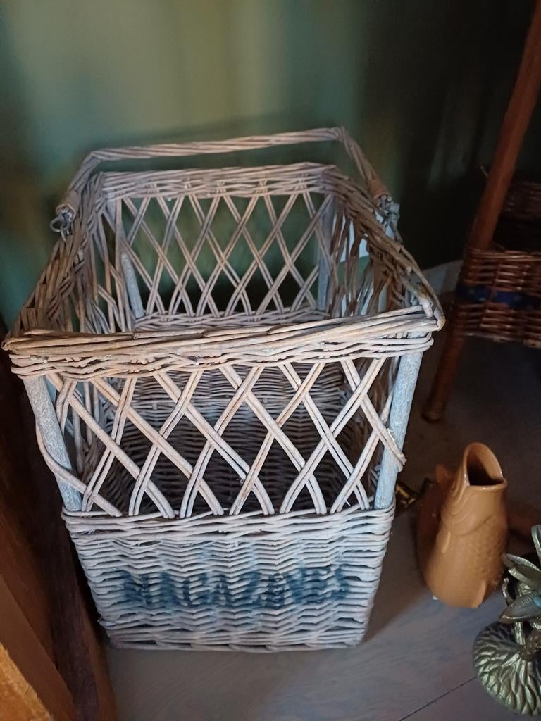 Rieten trapmand met 'Magazines' opdruk, Ophalen, Rechthoekig, Riet