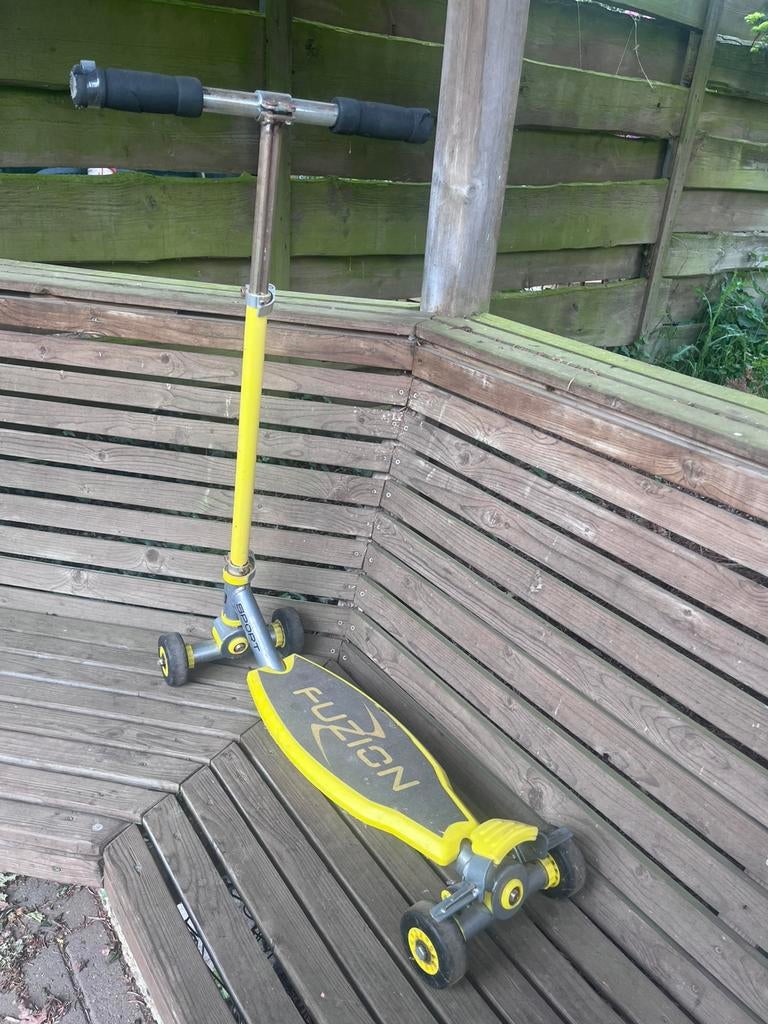 Sport Street Surfing fuzion Sport 4 Wheel - Scooter Yellow, Ophalen of Verzenden, Zo goed als nieuw, Gewone step