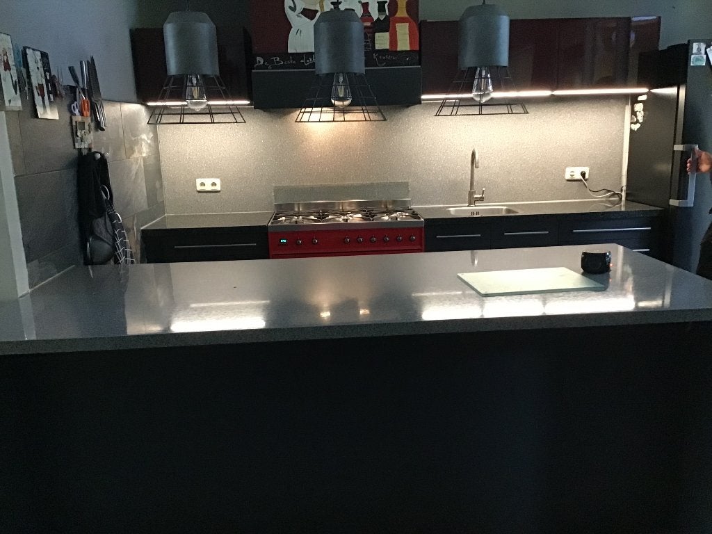 Foto 12 van Nette antraciet/rode keuken met toebehoren!