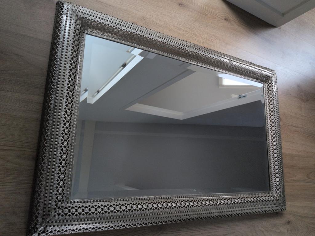 Spiegel met metalen lijst 85x56 cm, Huis en Inrichting, Woonaccessoires | Spiegels, Ophalen, Zo goed als nieuw, 75 tot 100 cm
