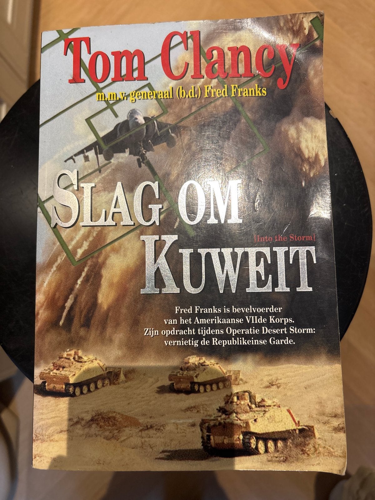 Tom Clancy - Slag om Koeweit (Into the Storm!), Ophalen of Verzenden, 1945 tot heden, Gelezen, Landmacht