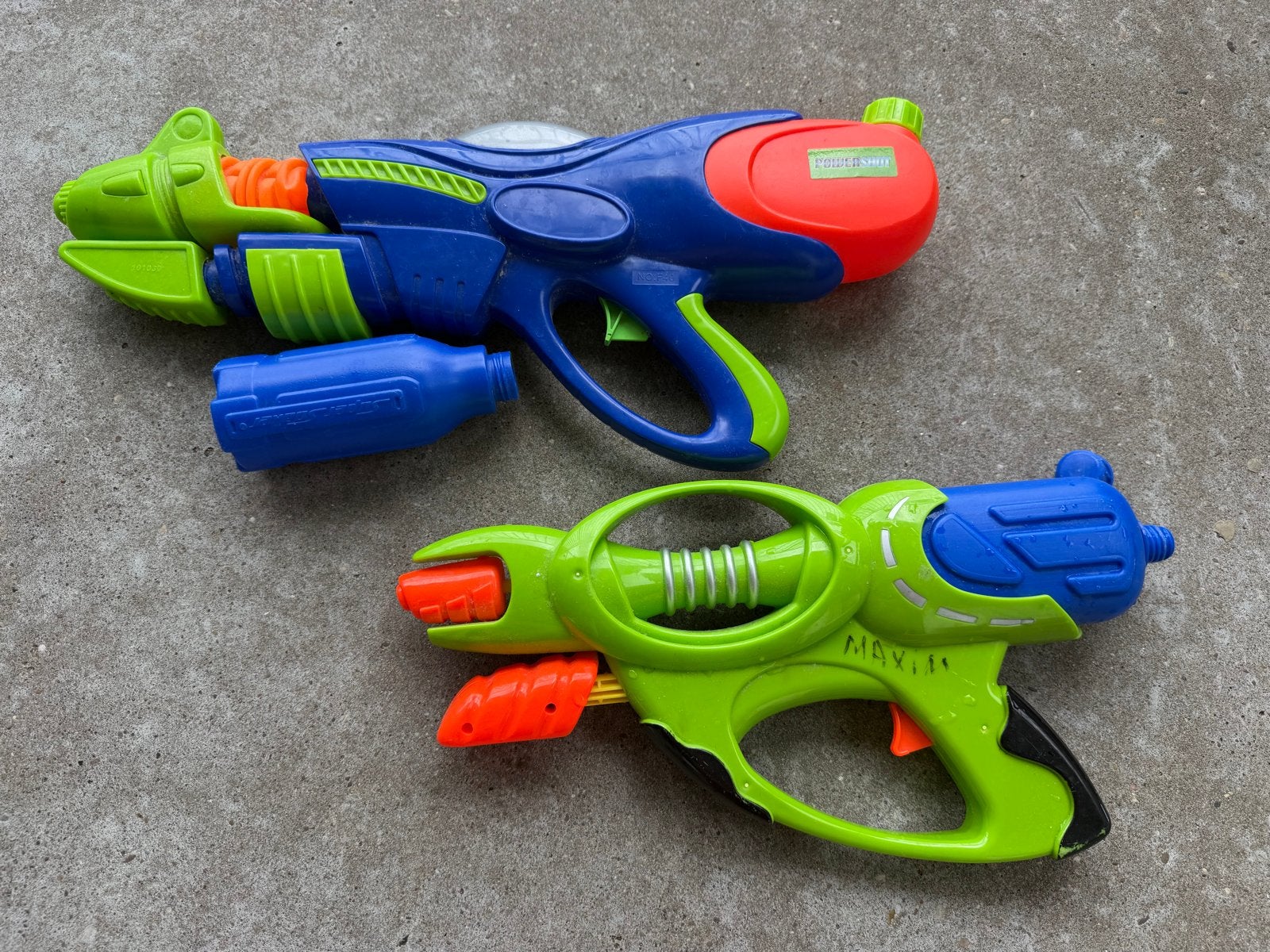 Set van 2 waterpistolen - zomerplezier!, Kinderen en Baby's, Ophalen of Verzenden, Gebruikt