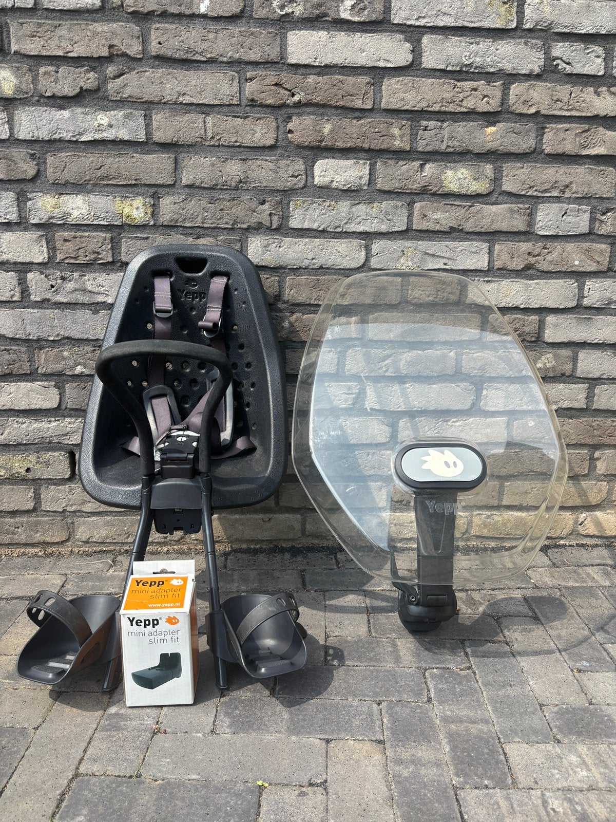 Thule Yepp fietsstoeltje + windscherm + slim adapter, Fietsen en Brommers, Fietsaccessoires | Fietsstoeltjes, Ophalen, Gebruikt