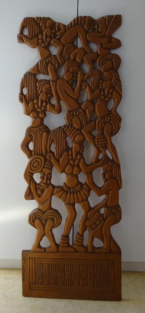 Afrikaans houtsnijwerk met dansers, Ophalen
