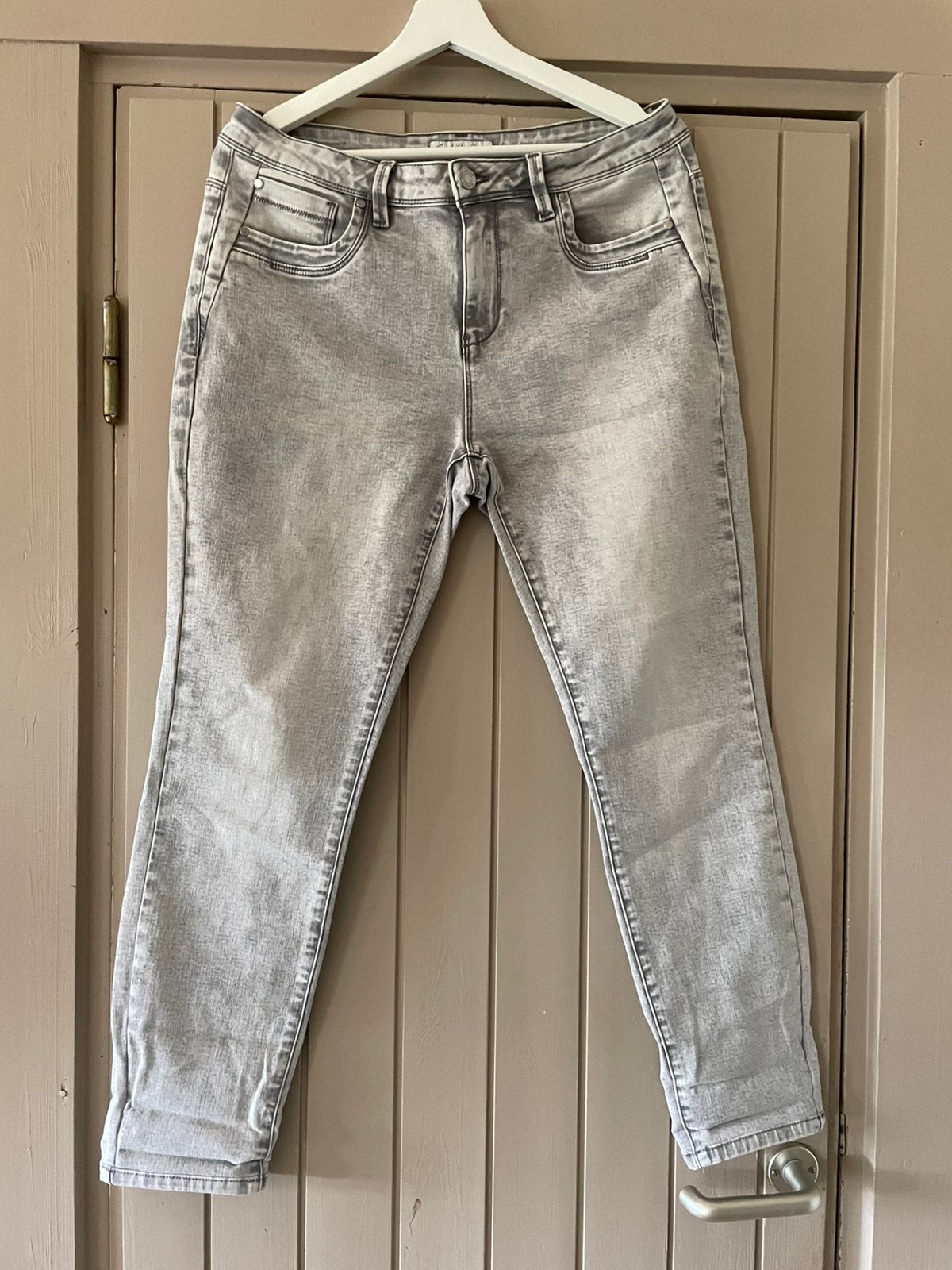 Mooie grijze jeans van Red Button maat 40-32., Ophalen of Verzenden, Zo goed als nieuw, Grijs, W30 - W32 (confectie 38/40)