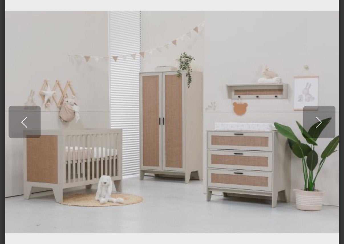 Babykamer Set: Ledikant en Commode, incl matras, Kinderen en Baby's, Kinderkamer | Complete kinderkamers, Ophalen, Zo goed als nieuw