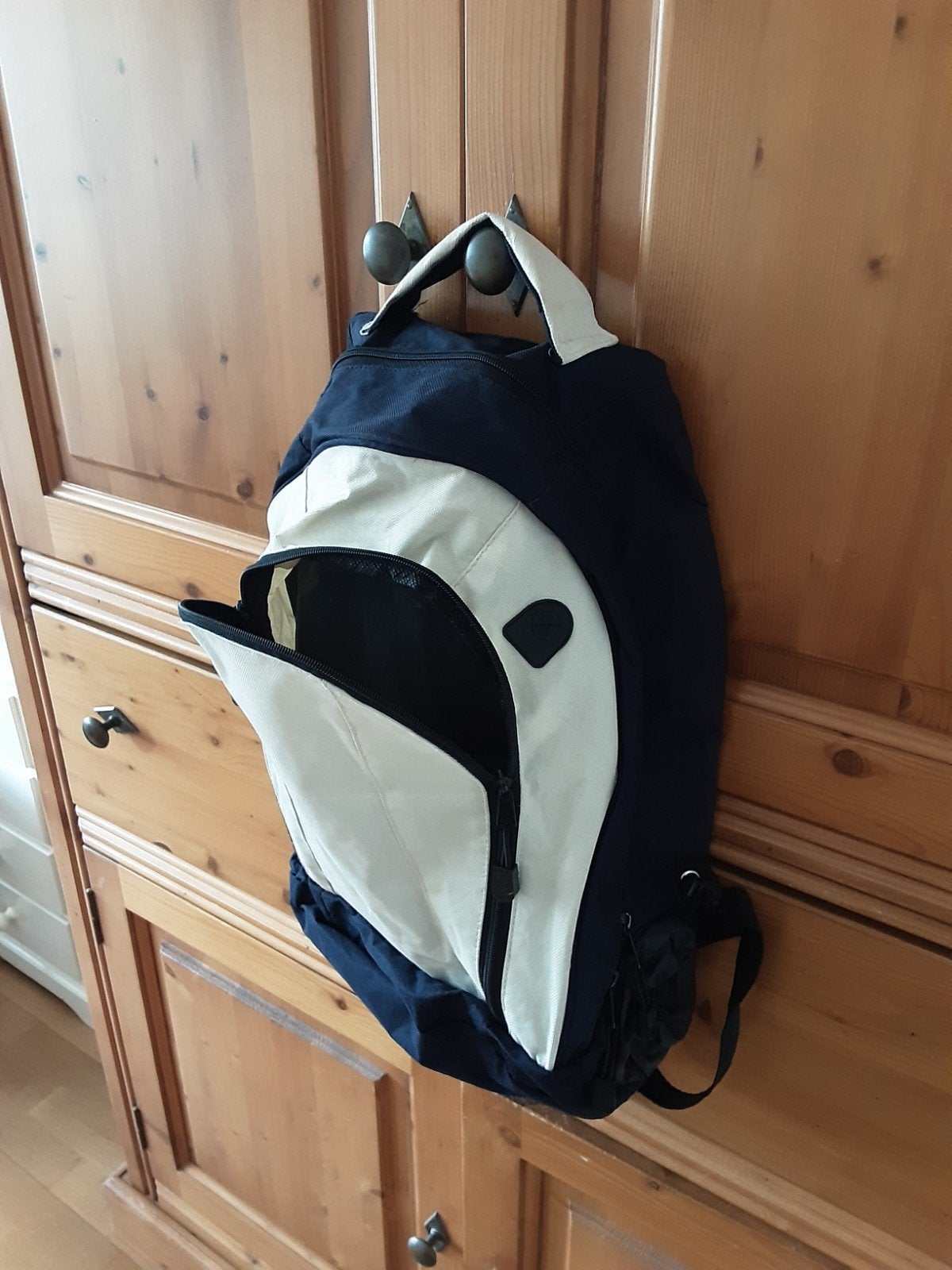 Donkerblauwe rugzak met lichtbeige voorvak nieuw!, 25 tot 40 cm, Nieuw, Ophalen of Verzenden, Overige merken
