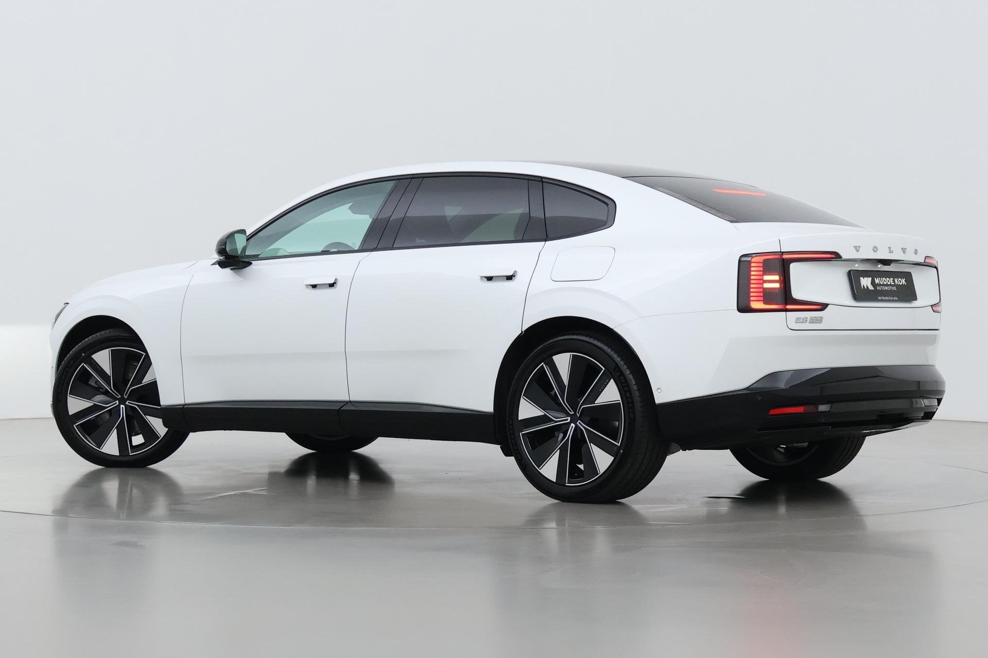 Volvo ES90 Single Motor Extended Range Plus 92 kWh | FACELIF, Achterwielaandrijving, Gebruikt, 662 km, Wit