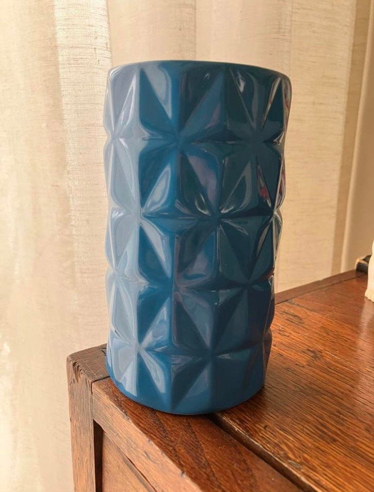 Nieuwe blauwe vaas met geometrisch patroon keramisch vase, Huis en Inrichting, Woonaccessoires | Vazen, Ophalen of Verzenden, Zo goed als nieuw