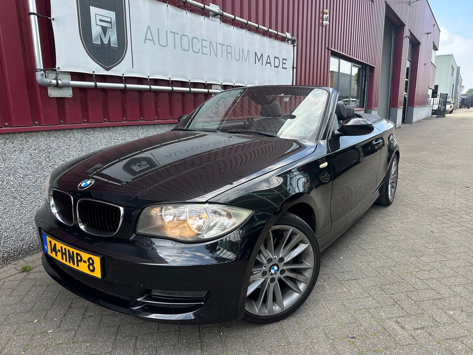 BMW 1-serie Cabrio 120i High Executive // 122 DKM NAP // Aut, Auto's, 4 cilinders, Cabriolet, Zwart, Euro 4