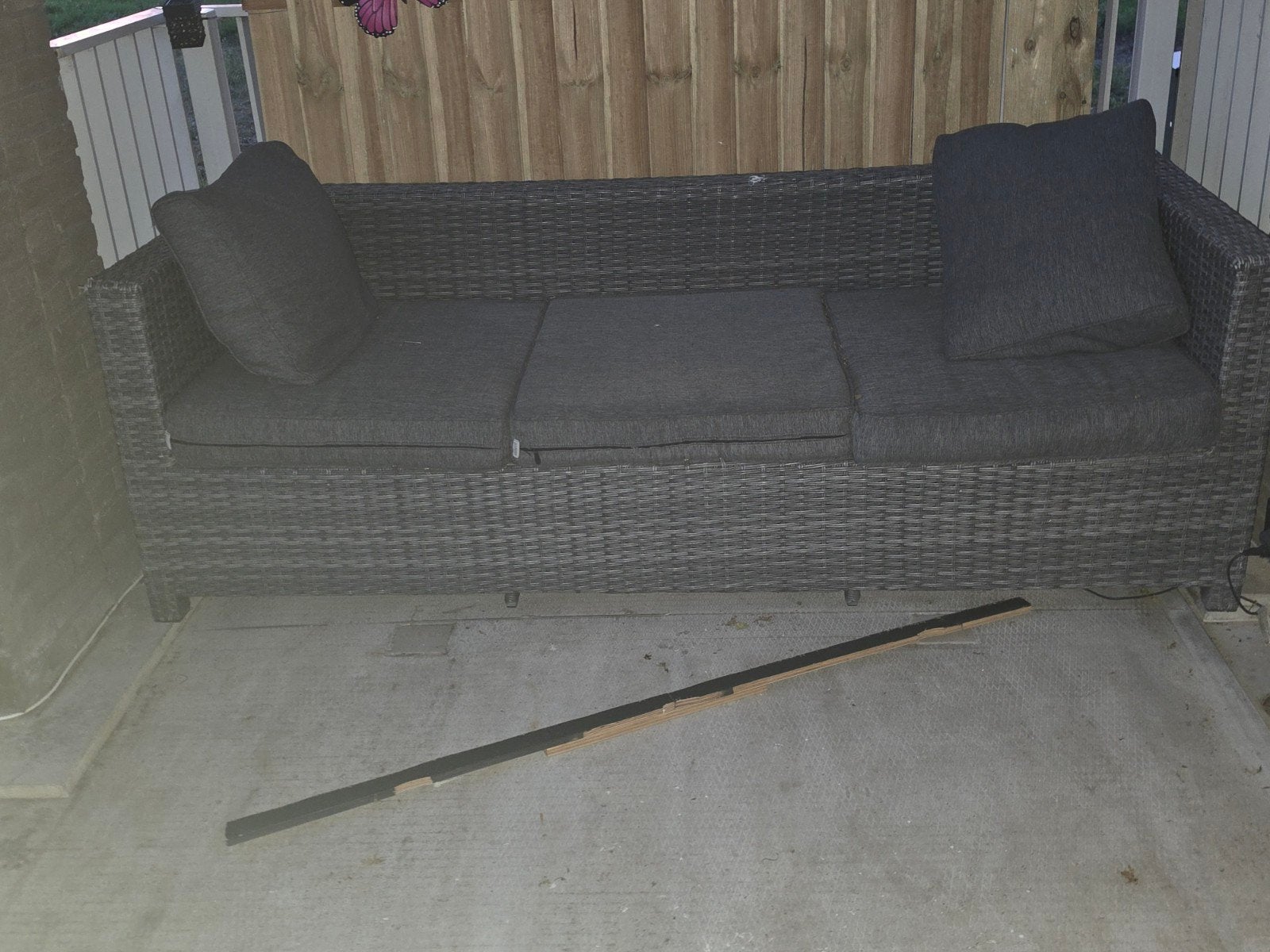 Gratis af te halen tuinset bank met tafel, Tuin en Terras, Tuinbanken, Ophalen of Verzenden, Gebruikt, Kunststof