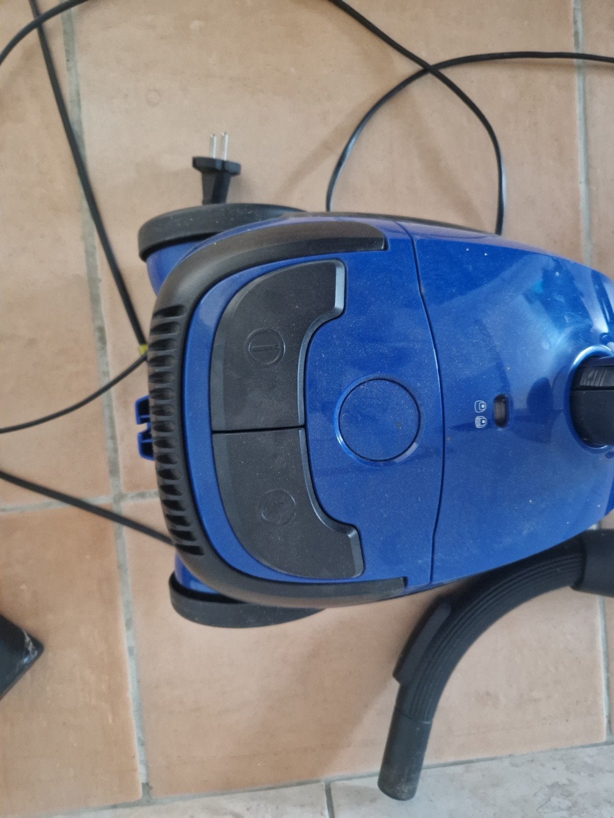 Stofzuiger zuigt erg krachtig. 19,99  euro
