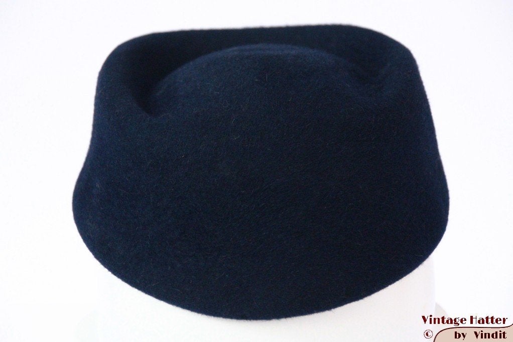 kleine Vintage Dames Uniform hoed DDR donker blauw 51-53, Meisje, Hoed, Ophalen of Verzenden, Zo goed als nieuw