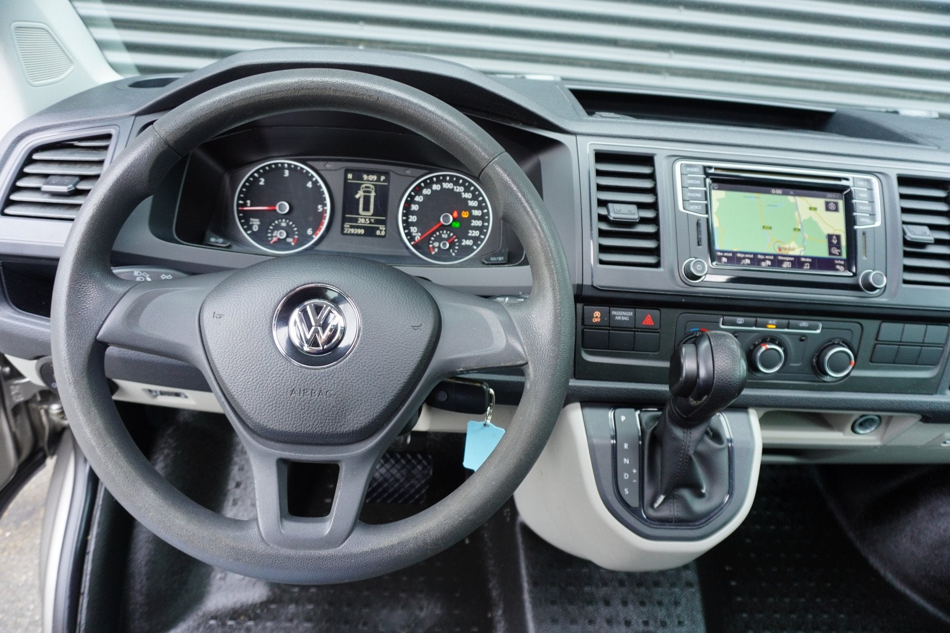 Volkswagen Transporter 150pk Euro6 Automaat L2H1 Dubbele cab, Auto's, Gebruikt, Euro 6, 4 cilinders, 150 pk