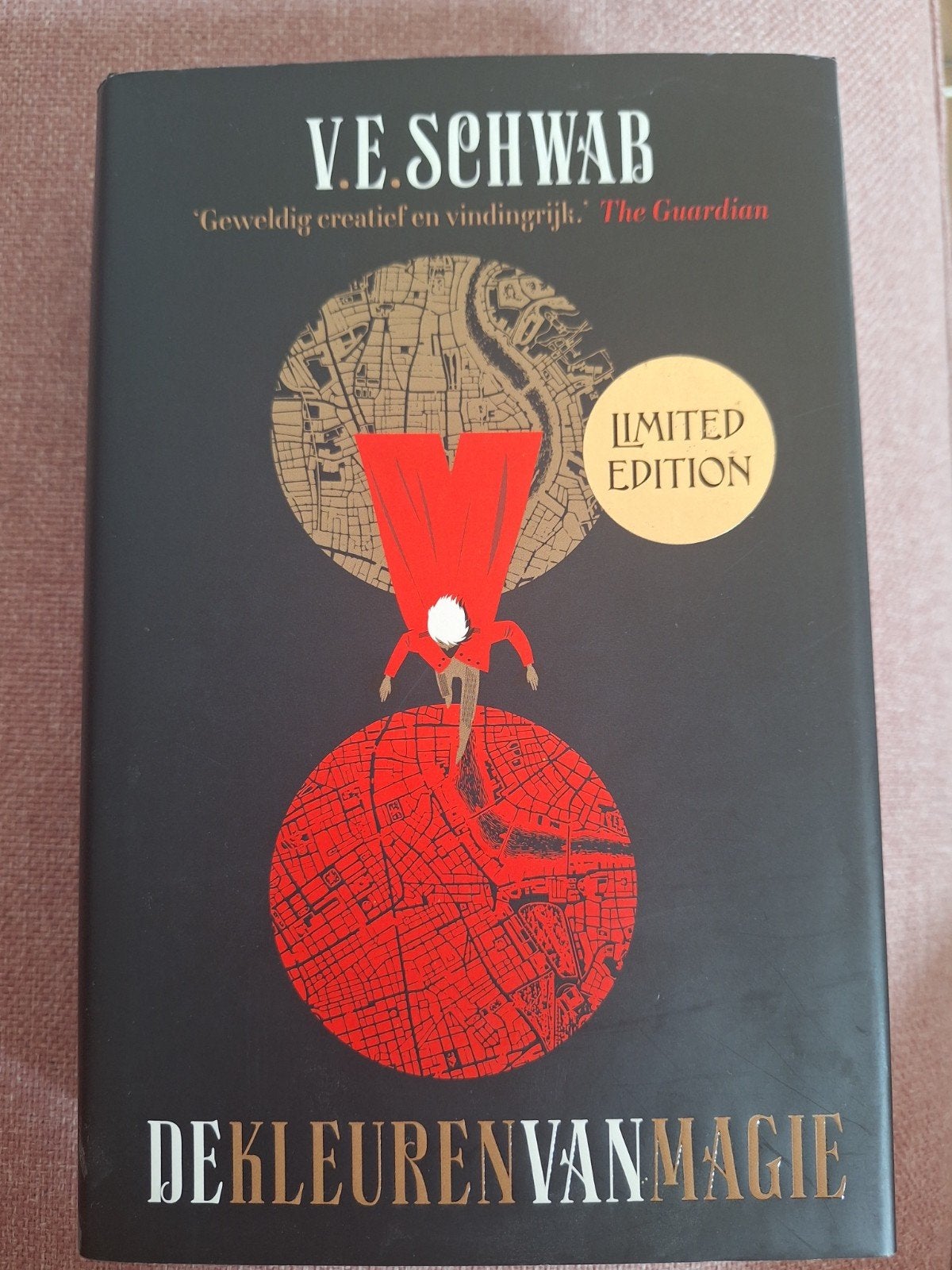 V.E. Schwab - De kleuren van Magie (Limited Edition), Ophalen of Verzenden, Nieuw