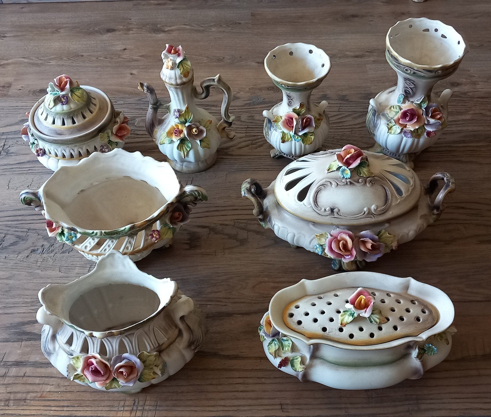 Bassano Italiaanse keramiek 8 delige set met rozen, Ophalen