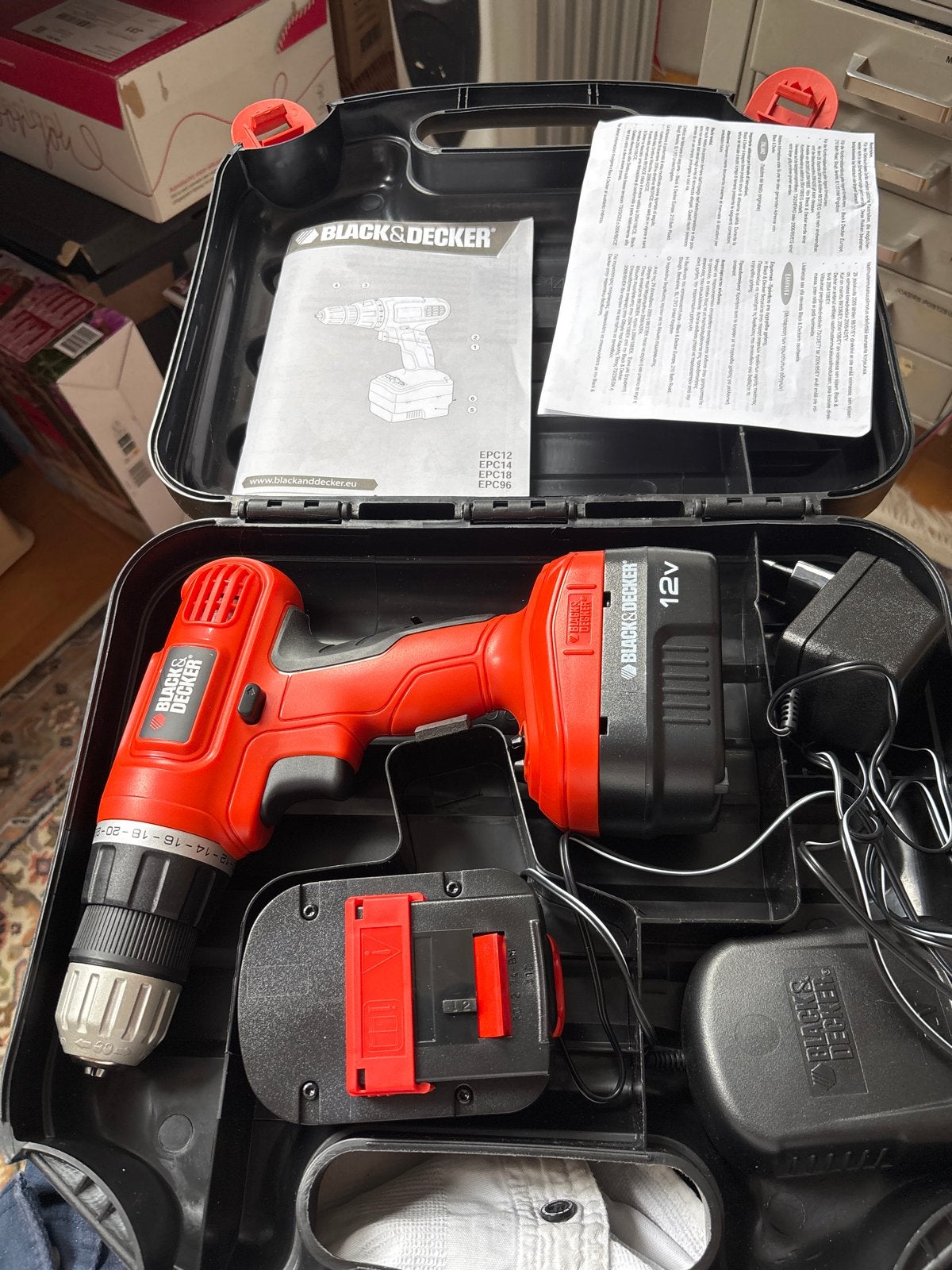 Black & Decker Boor- en Schroefmachine met 2 accu's en lader, Ophalen of Verzenden, Nieuw, Minder dan 400 watt, Boor- en Schroefmachine