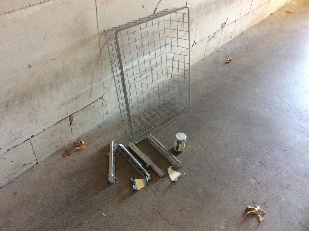 Draad manden van Ikea, Ophalen