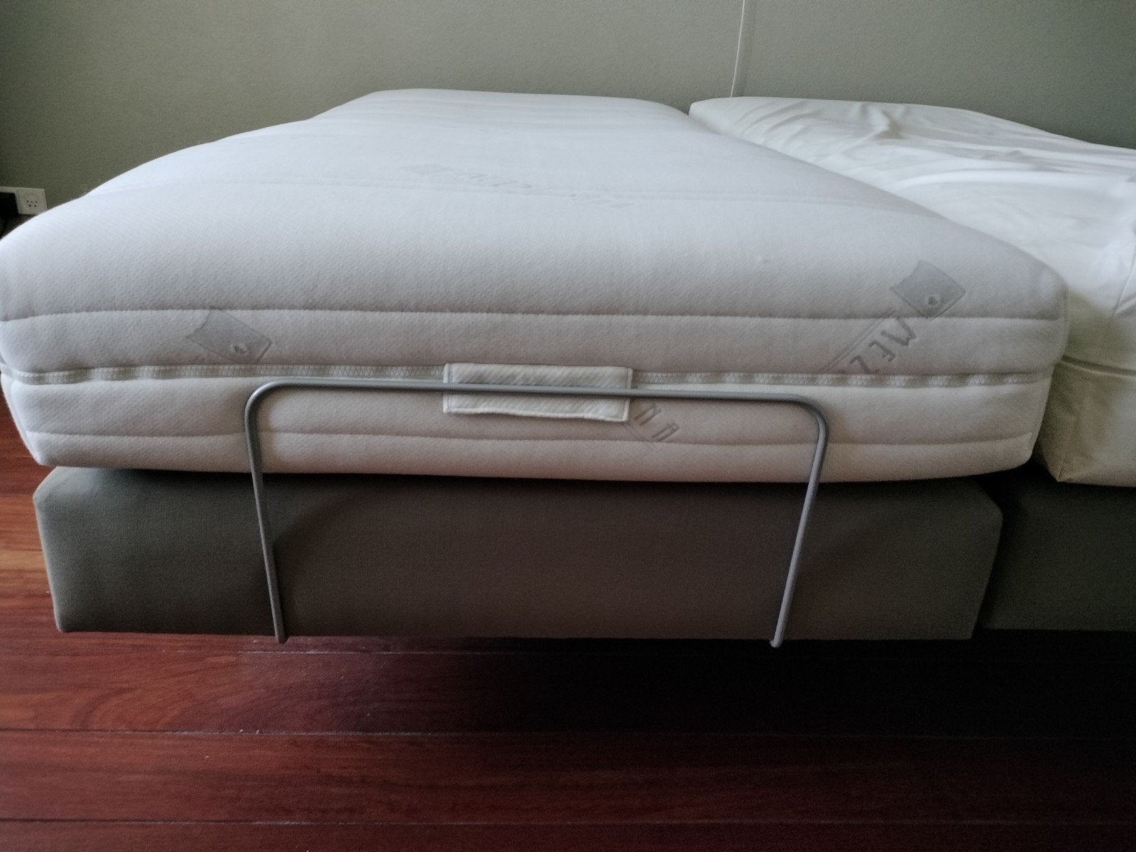 Zo goed als nieuwe elektrisch verstelbare boxsprings, Ophalen, Verstelbaar, Beige, Tweepersoons