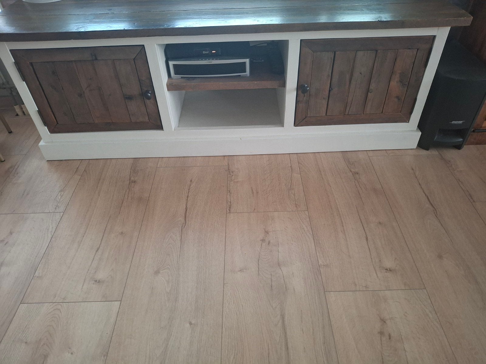 Robuust TV-meubel past goed in riviera maison inrichting, Ophalen, 150 tot 200 cm, Zo goed als nieuw, Landelijke stijl/riviera maison