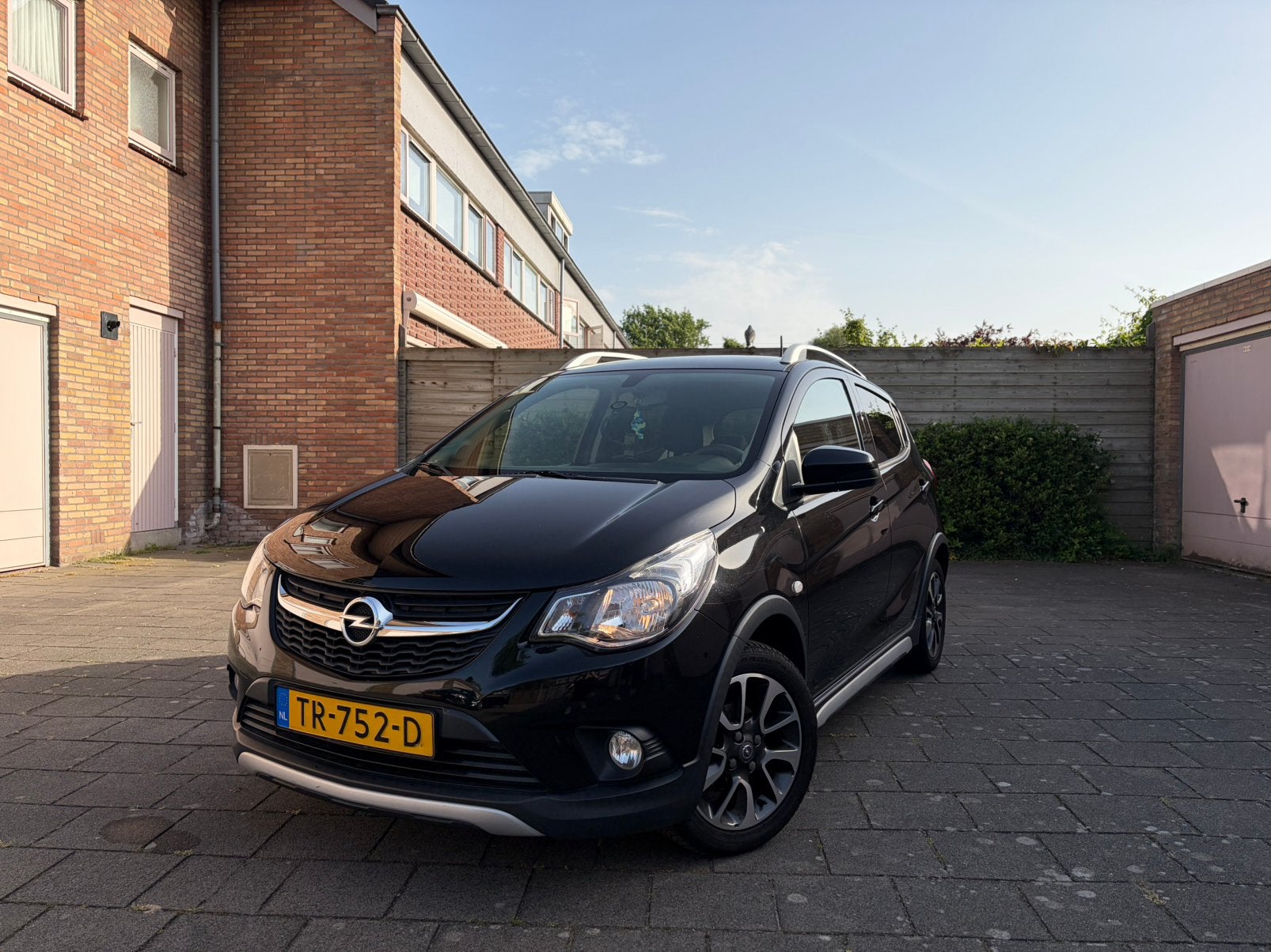 Opel Karl Rocks Zwart