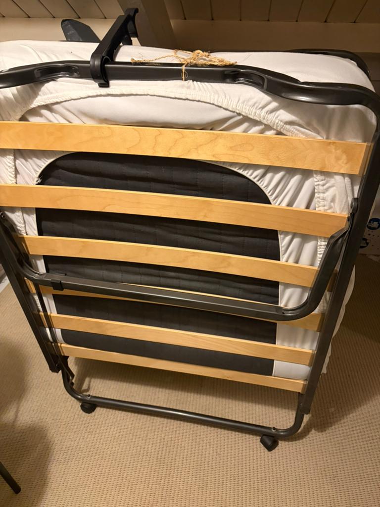 Vouwbed 90x200 met hoes, Huis en Inrichting, Slaapkamer | Bedden, Ophalen, Overige materialen, 90 cm, Eenpersoons