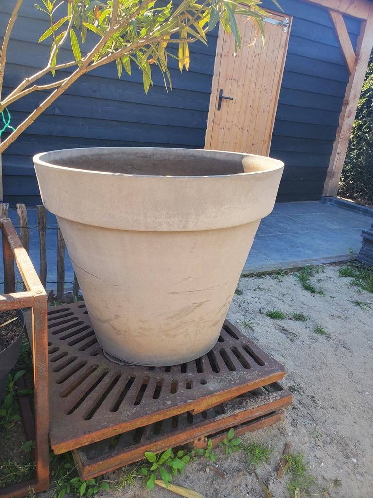 Grote bloempot voor buiten - Gebruikt, Tuin en Terras, Bloempotten, Ophalen, Overige materialen, Gebruikt, 40 cm of meer