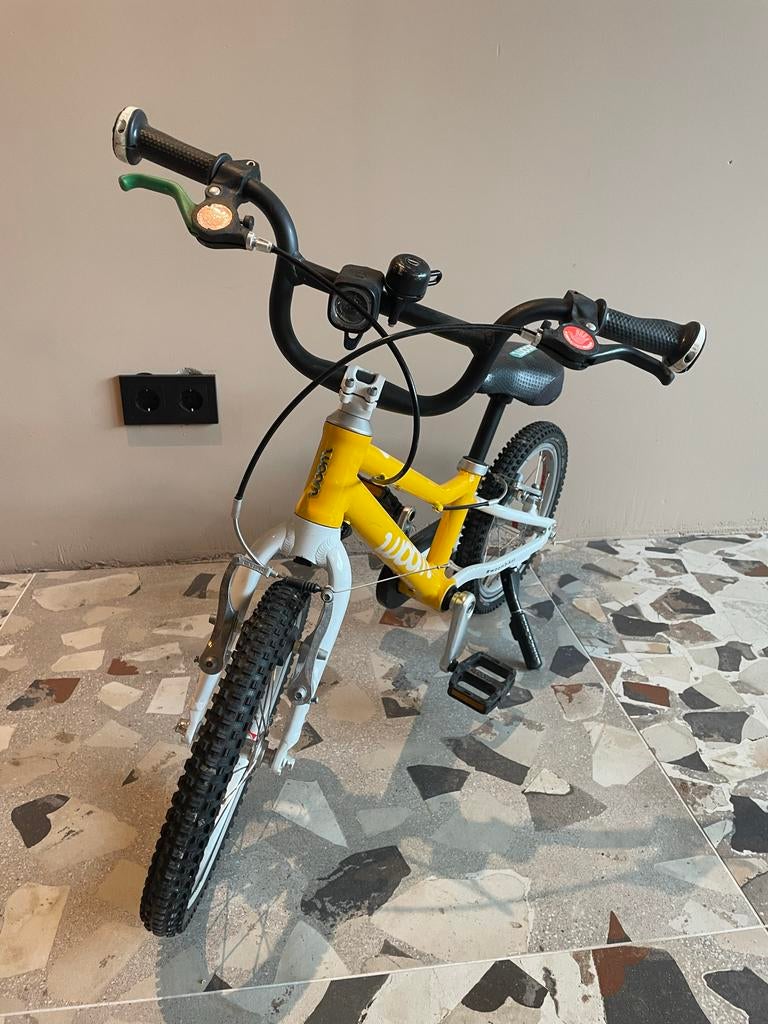 Wooom 2 goede lichtgewicht kinderfiets geel 14 inch, Fietsen en Brommers, Fietsen | Kinderfietsjes, Ophalen, Zijwieltjes, Gebruikt