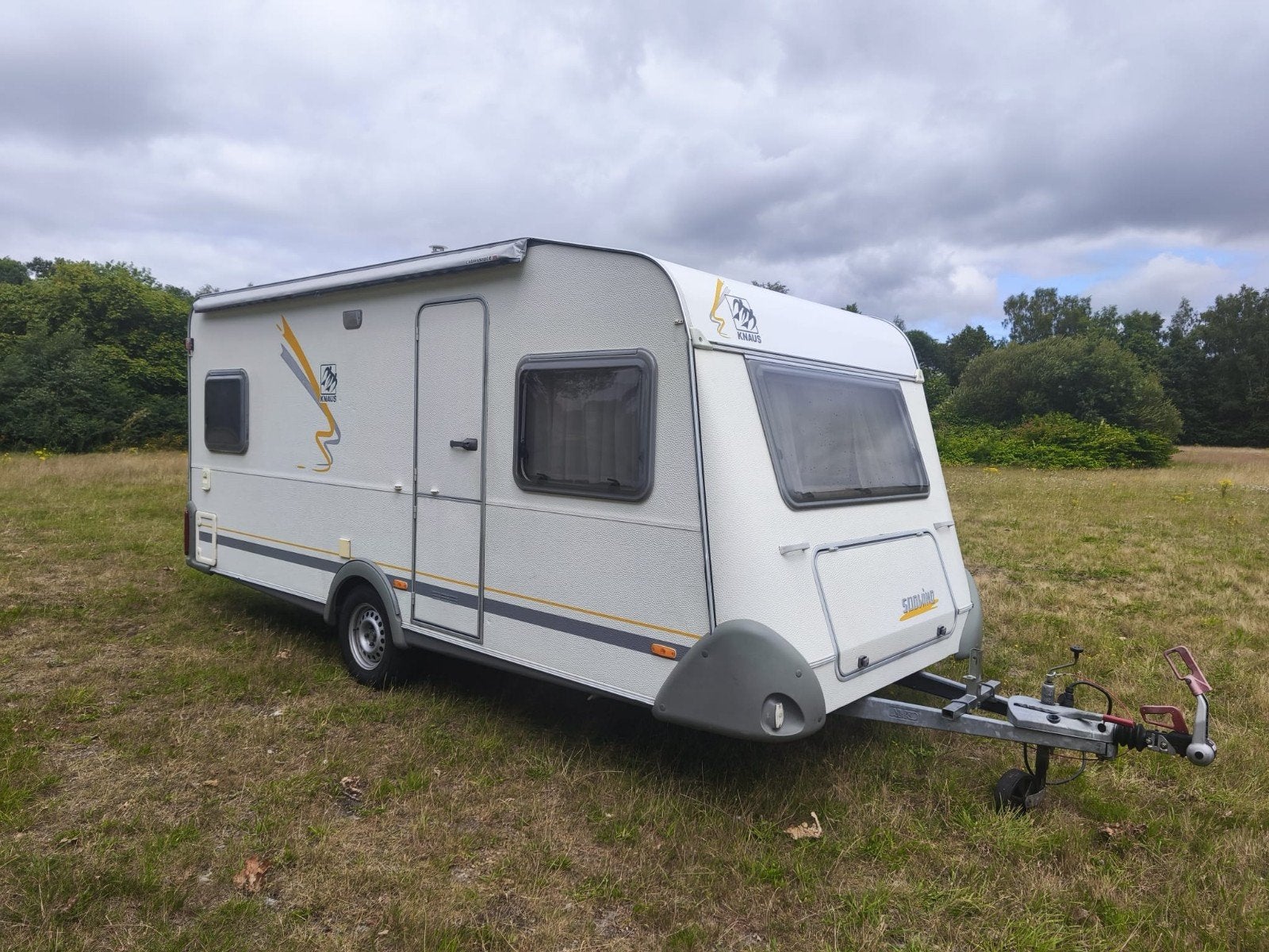 Knaus Südwind 450 bouwjaar 2000, Caravans en Kamperen, Koelkast, Rondzit, Frans bed, Particulier