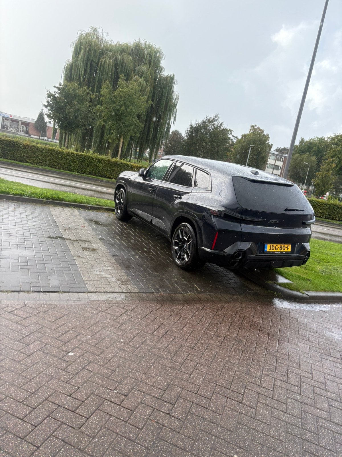 BMW XM 50e 476pk 2025 Zwart, Auto's, Overige kleuren, Verwarmde buitenspiegels, Vierwielaandrijving, 2998 cc
